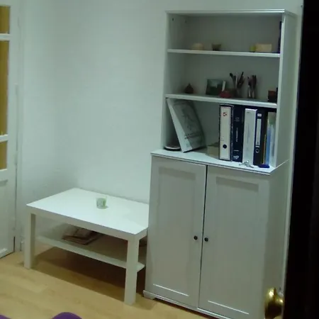 Apartamento En Legazpi De 3 Dormitorios Pequenos Madrid Exterior photo