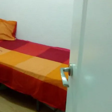 Apartamento En Legazpi De 3 Dormitorios Pequenos Madrid Exterior photo