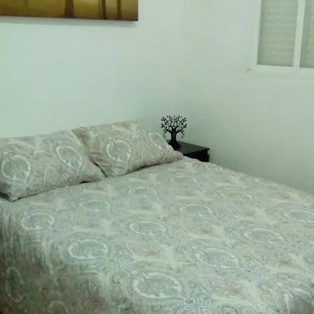 Apartamento En Legazpi De 3 Dormitorios Pequenos Madrid Exterior photo